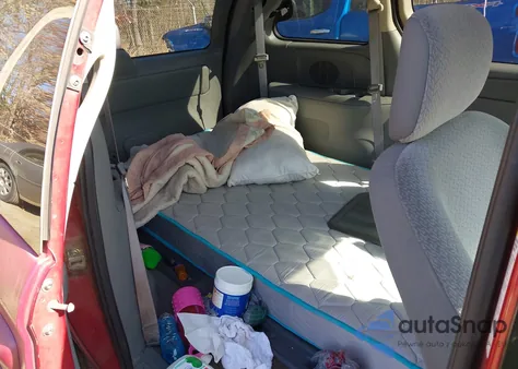 2006 Chrysler Town & Country from USA, damaged, VIN 1A4GP45R06B548760